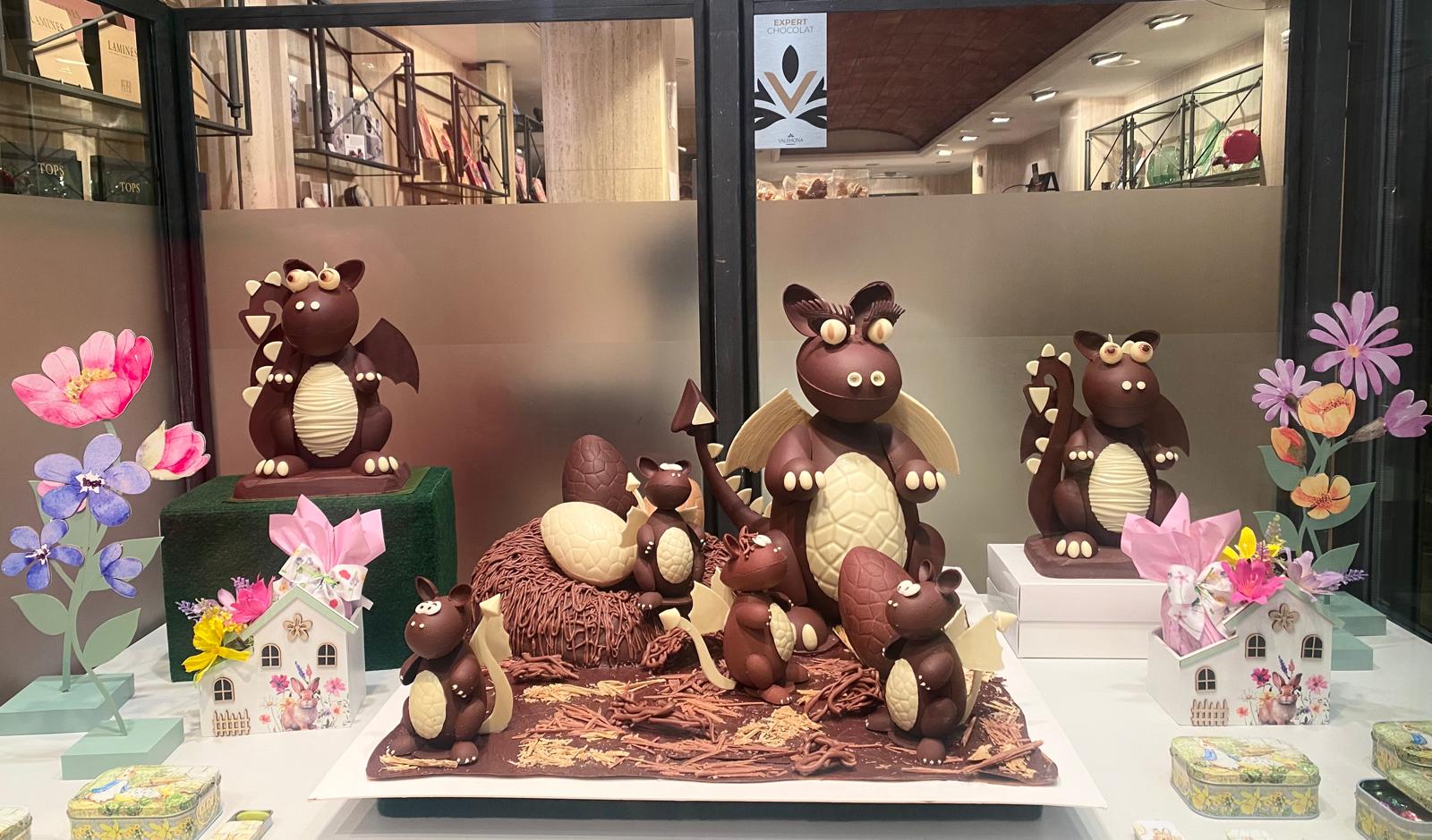monas-pascua-mama-dragon-dragoncitos