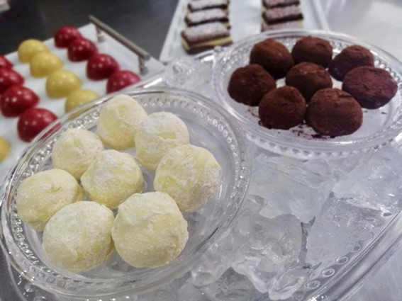 trufas de chocolate negro y blanco